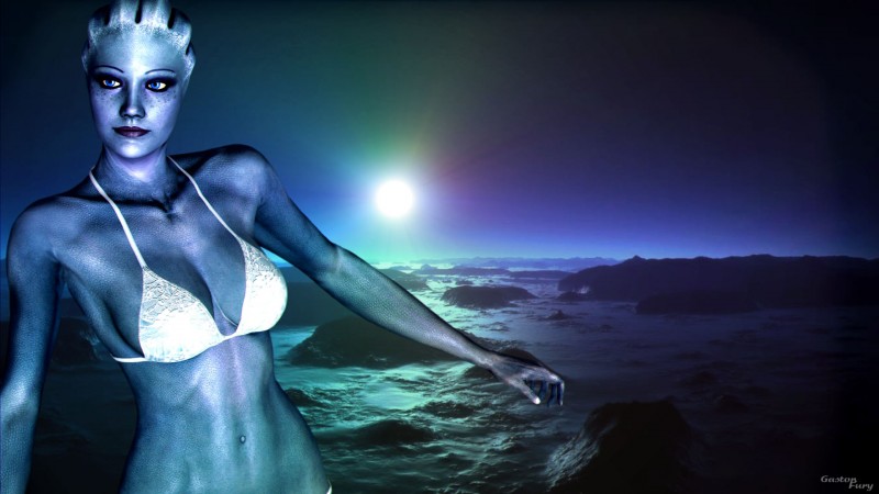Красивая Лиара Т'Сони в белом купальнике ночью на берегу моря