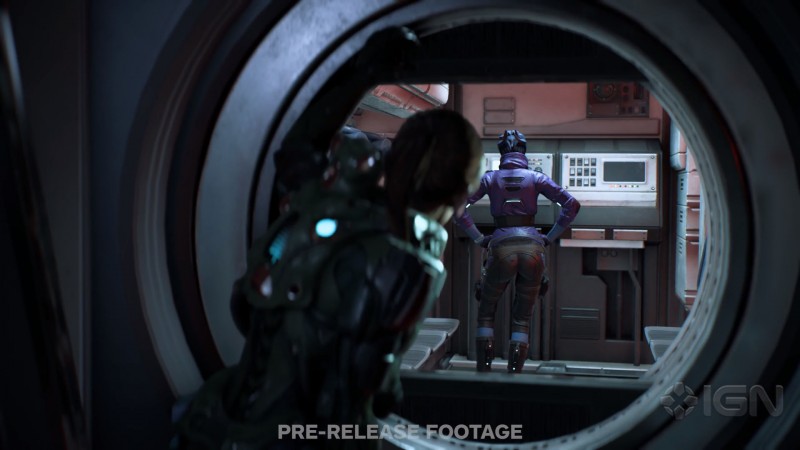 Сара Райдер заглядывает с спасательную капсулу и смотрит на Пиби - cкриншот из геймплейного видеоролика Mass Effect: Andromeda