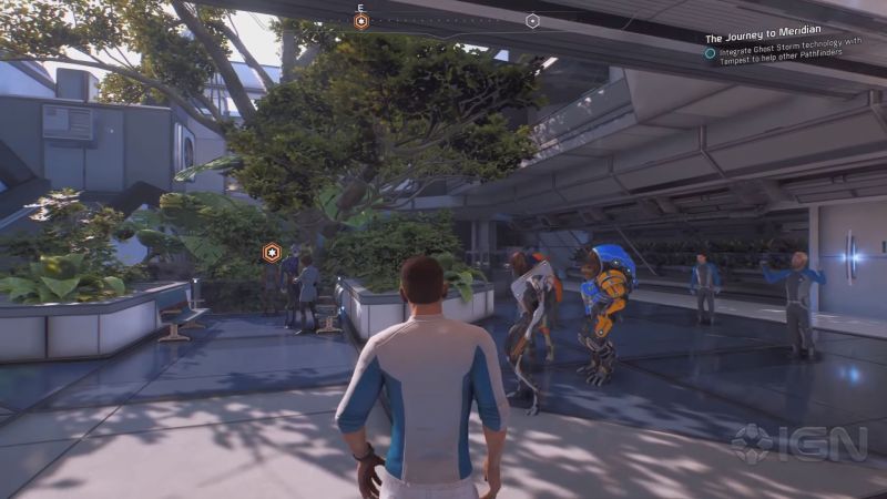 Скотт Райдер гуляет по станции Нексус и разглядывает толпу NPC, скриншот из трейлера