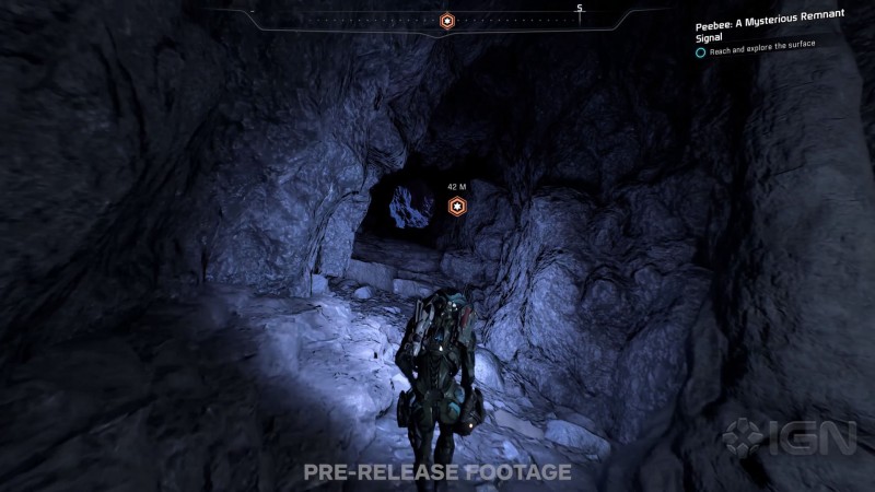 Сара Райдер в пещере с фонариком - cкриншот из геймплейного видеоролика Mass Effect: Andromeda